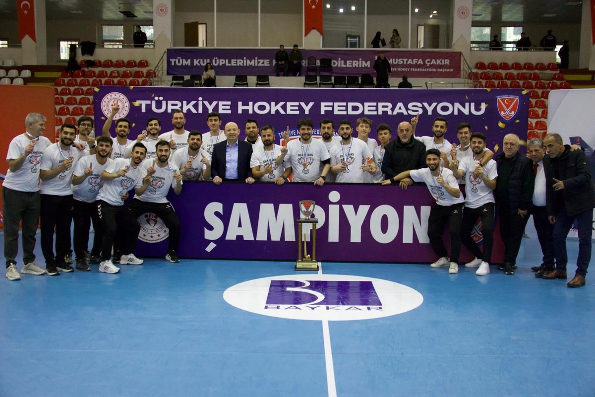 SermetAtay's tweet photo. Salon Hokeyi Süper Ligi Erkeklerde şampiyonluğa ulaşan Volkan Group Spor Kulübü ile kadınlarda şampiyon olan Gaziantep Polisgücü Spor Kulübü’nü başarılarından dolayı tebrik ederim. https://t.co/qSVogTGi9r
