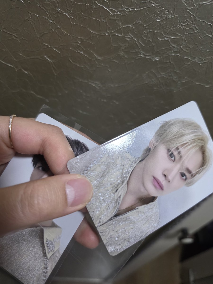 냥럿땨 중에 리노만 이러네..
얼굴에만 아니면 크게 신경쓰는 편이 아니라서 다행..