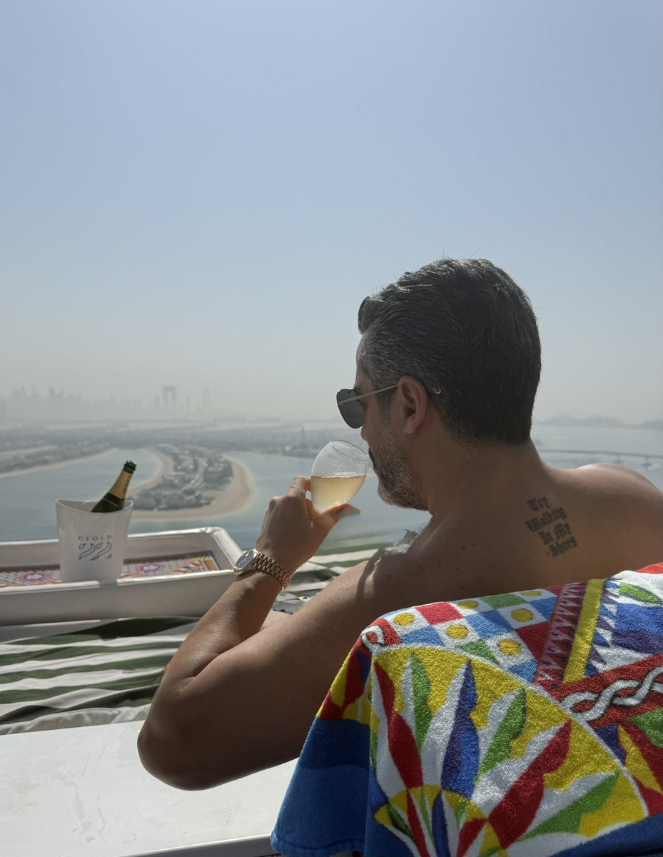 savasalgul's tweet photo. Şerefinize canlarım 🥂😎 #Dubai #AtlantisTheRoyal #Cloud22 https://t.co/x3KSdaN4Qh