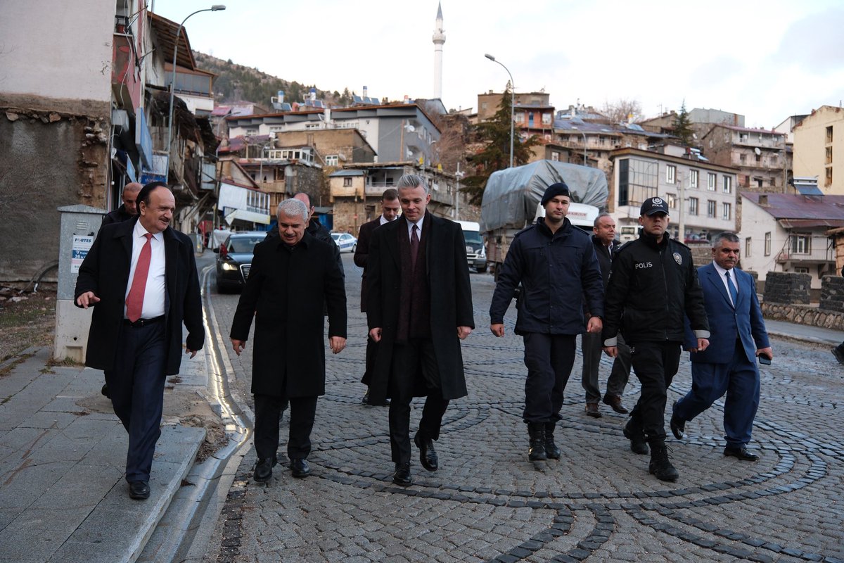 Valimiz Sayın İbrahim Akın ile birlikte ilçemizde esnaf ziyareti gerçekleştirdik.
Esnafımızla sohbet ederek hâl hatır sorduk.