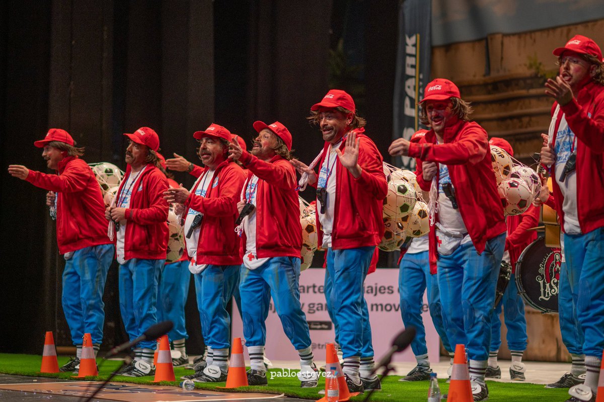 “Valentín, entrenador infantil” consigue el pase a semifinales del #COMBA2026.

El lunes, en 5ª posición, volvemos para disputar la siguiente ronda con nuestro equipo, Ultramarinos José Luis ⚽️

📷 <a href="/paabloestevez/">Pablo Estévez</a>

#CarnavaldeBadajoz