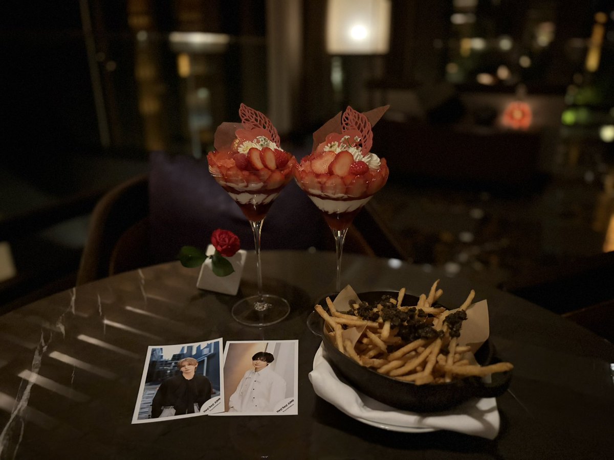 RYO_YAMA93's tweet photo. スピ活⛩️&amp;フォーシーズンズホテル京都のいちごパフェ🍓
パフェ美味しすぎてリピしたい🔁♥️ https://t.co/dHFHrUh534