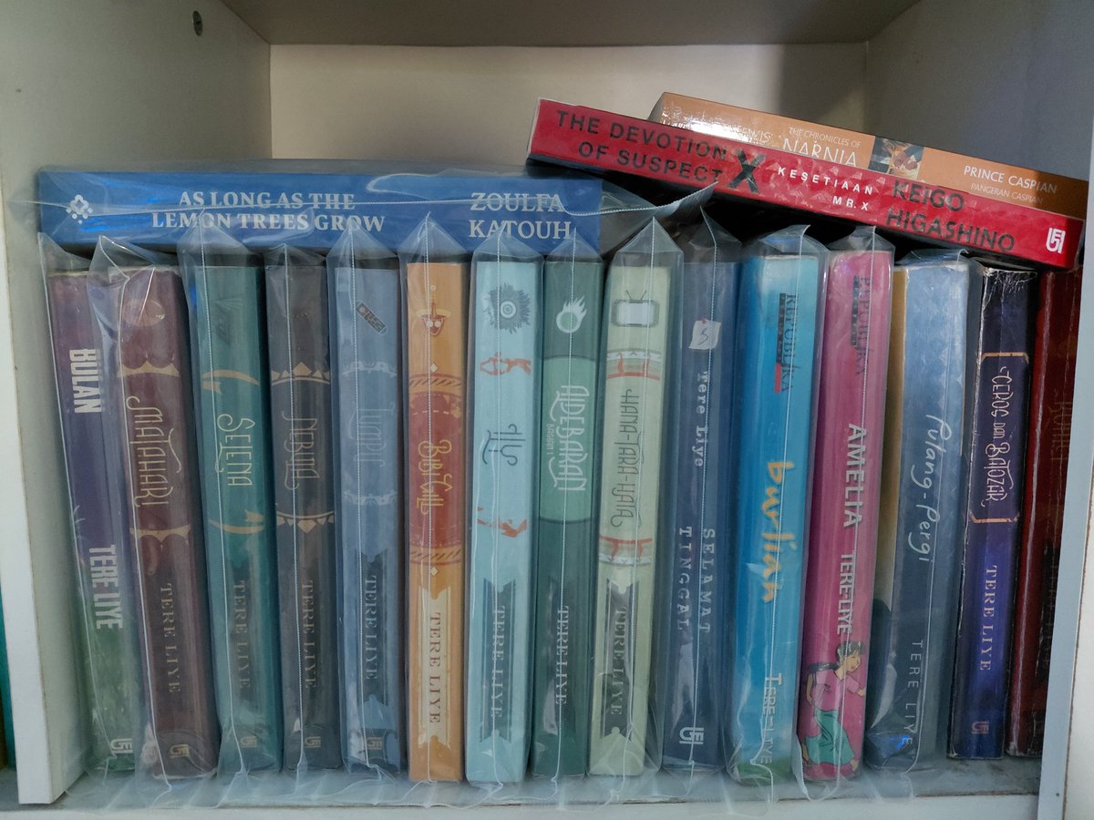 moccalatterry's tweet image. Berhasil ziplock in buku2 di rak buku 😆
Semoga awet 🫶