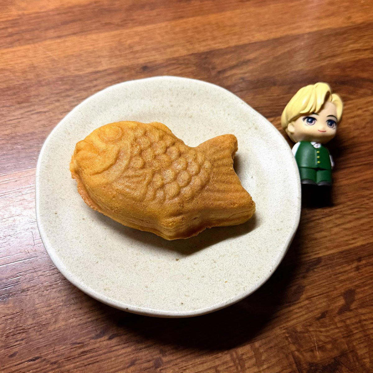 misumof's tweet photo. とりあえず冷凍庫にあったたい焼きを食べて心を落ち着かせておりますお久しぶりです全落ちです🙄 https://t.co/PMPG7QV5fv