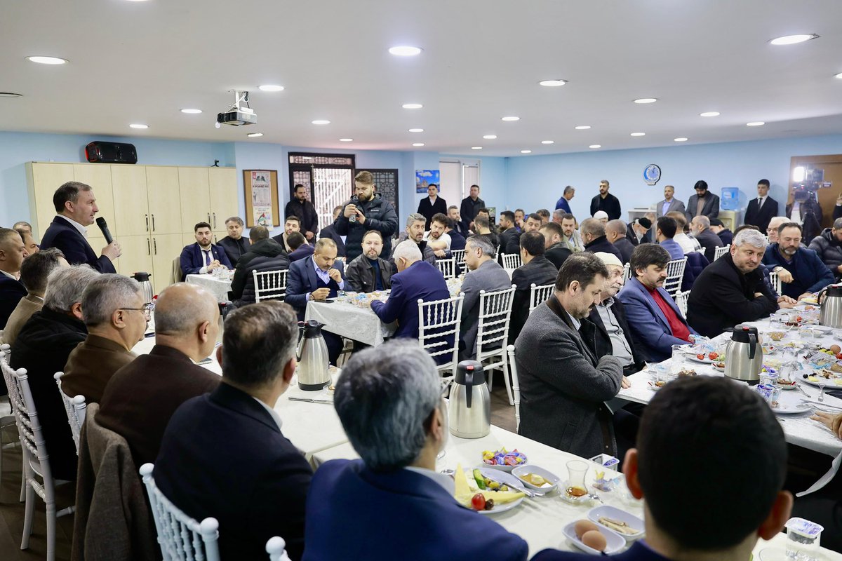 alitombastr's tweet photo. Anadolu Gençlik Derneği Sultanbeyli Şubesi’nin organize ettiği programa katıldık.

Millî ve manevi değerlerimiz çerçevesinde, gençliğimiz için bu kıymetli çatı altında yürütülen çalışmaları çok değerli buluyor; bu gayretlerin artarak devam etmesini diliyorum.

Nazik davetleri için Anadolu Gençlik Derneği Mütevelli Heyeti Başkanı Sn. Fetullah Bülbül ve değerli AGD yönetimine teşekkür ederim.