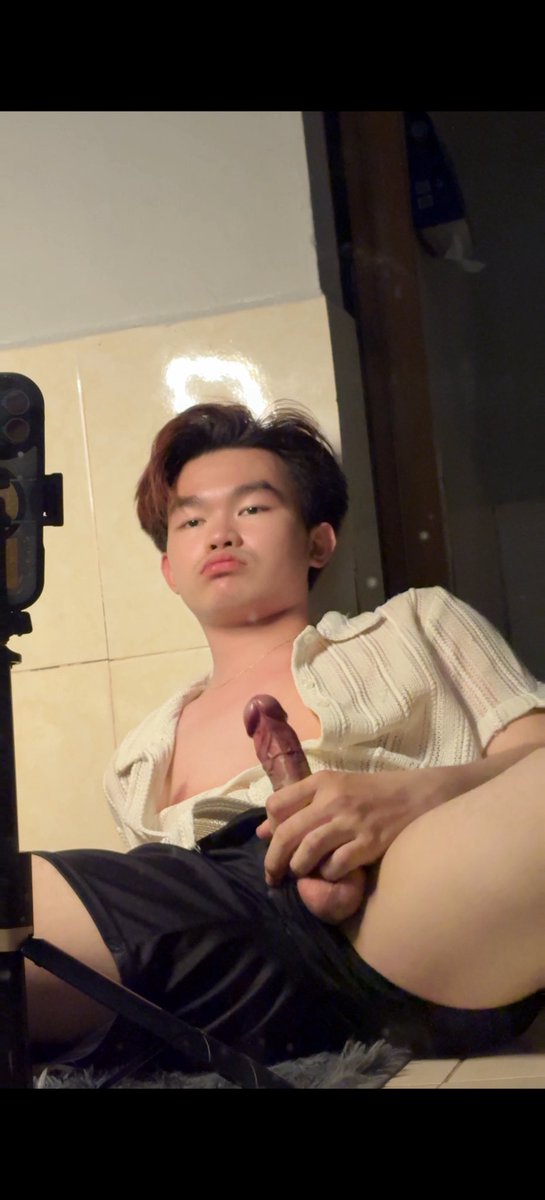 khong_nhoten's tweet photo. Hot tiktok Lê Trọng Lượng @luong_storyy 
Đợt chụp cho bồ hay fwb gì xem xong bị leak 
Mà cặc em nó hồng vl 🤤🤤🤤 https://t.co/bEYTMvZuUG