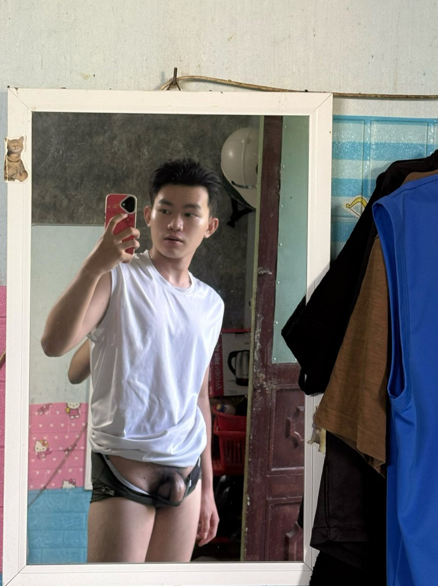 khong_nhoten's tweet photo. Hot tiktok Lê Trọng Lượng @luong_storyy 
Đợt chụp cho bồ hay fwb gì xem xong bị leak 
Mà cặc em nó hồng vl 🤤🤤🤤 https://t.co/bEYTMvZuUG