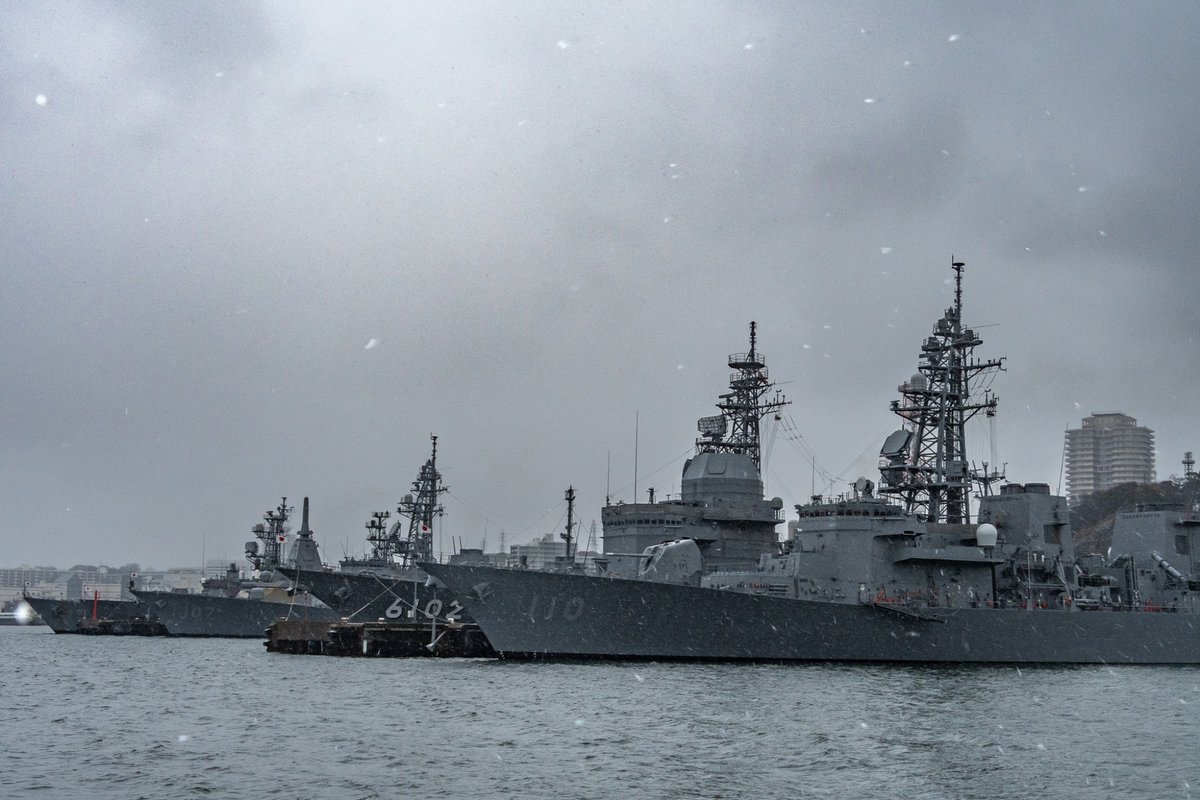 Alsace_class's tweet photo. 横須賀に雪が降るというレアな状況だったので艦撮してきました♪ https://t.co/zSjGhyfcpc