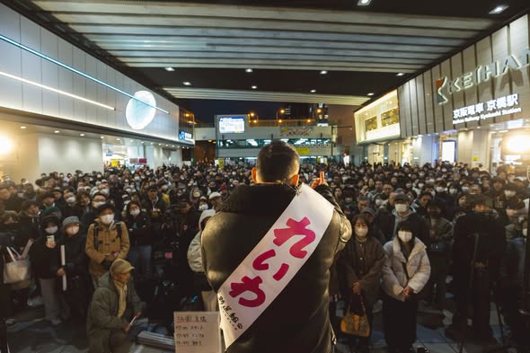 山本太郎がどこかの街宣に立つだけで何千人という人が集まり、足止めて、話に聞き入り、納得してしまう。
これが、テレビがれいわ新選組を出さない証拠です。