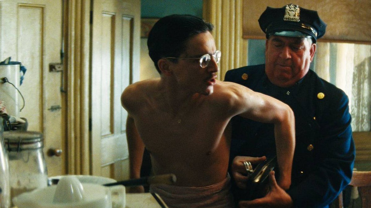 Vaig entrar a la sala increïblement emmandrit per veure la història d'un heroi americà lluitant contra les adversitats i en vaig sortir bestialment estimulat en descobrir un títol radicalment diferent del que m'esperava, frenètic, esgotador, tràgic i deliciosament cínic.