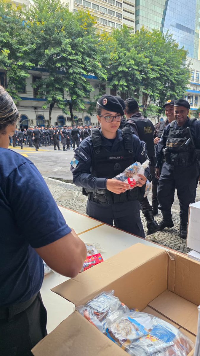 PMERJ's tweet photo. A preparação garante melhores condições de trabalho e reforça a segurança de todos durante o evento. 👮♂️🎉
#Carnaval2026 #CentroDoRio #FoliaComSegurança #PMERJ https://t.co/wKaN8Sk1Qy