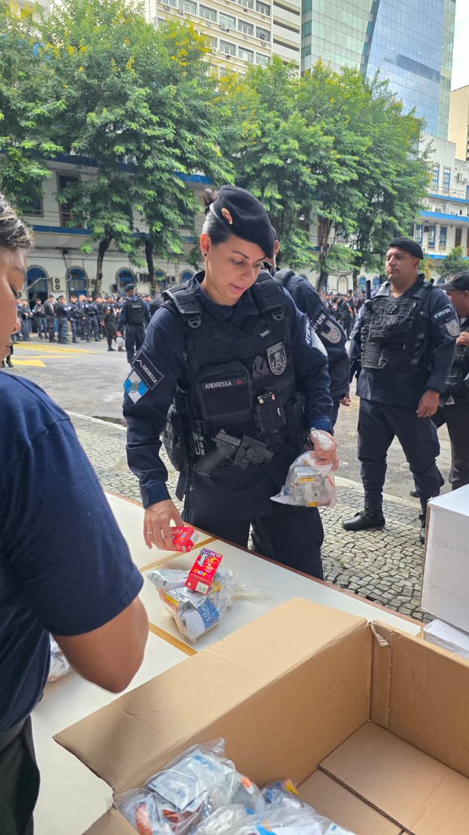 PMERJ's tweet photo. A preparação garante melhores condições de trabalho e reforça a segurança de todos durante o evento. 👮♂️🎉
#Carnaval2026 #CentroDoRio #FoliaComSegurança #PMERJ https://t.co/wKaN8Sk1Qy