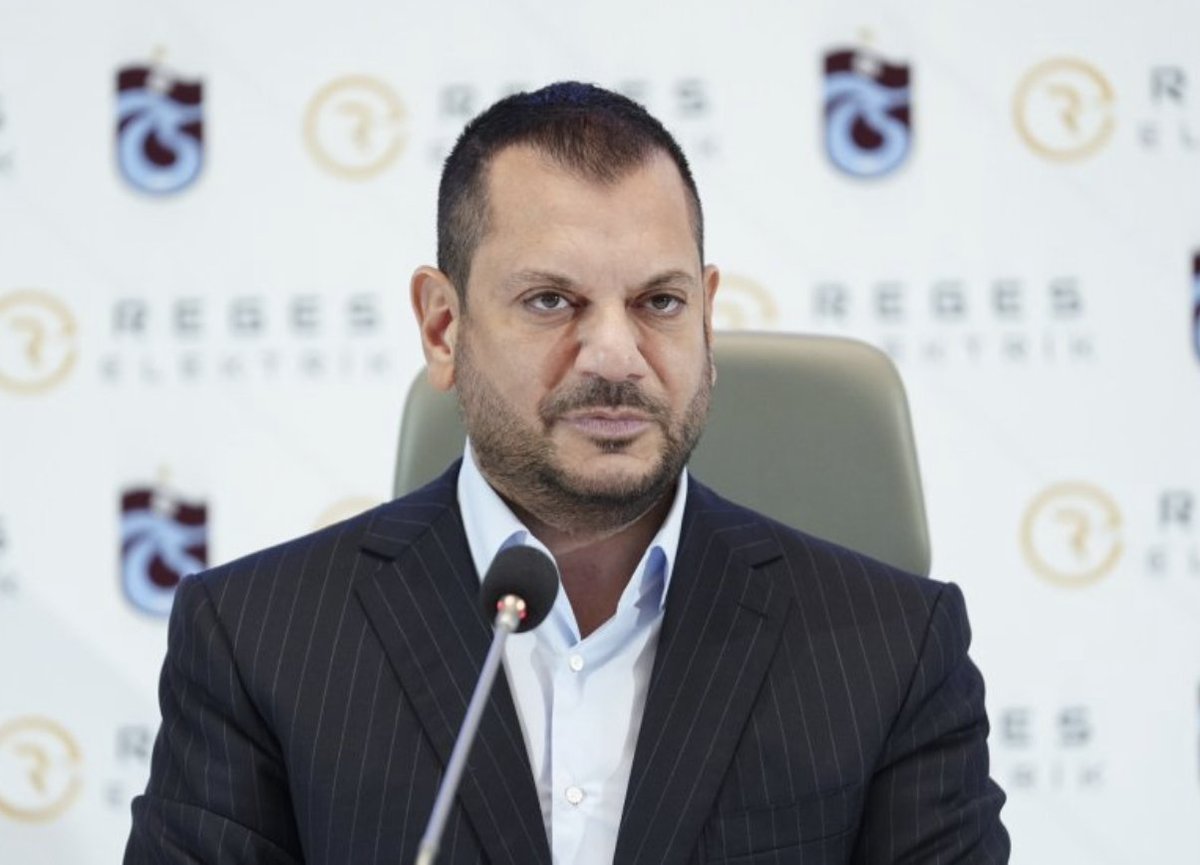 bilal_kures's tweet photo. 8 yıldır cebinden, Trabzonspor’un eski borçları dâhil olmak üzere her şeyi sırtlayan; adam gibi adam başkanımız Ertuğrul Doğan için sosyal medya makineleriyle kimin, hangi adımı attığını biliyorum.

Başkasının parasıyla hesap yapacak kadar arsız tipler bunlar. O yüzden adları, soyadları, fotoğrafları yok. Maça gittiklerine dair bir delil de yok.
Oulai meselesinde de rakip takımla iş birliği yapıp yine ortalığı ayağa kaldıran onlardı.
Trabzonspor Başkanı Ertuğrul Doğan bot makinelerine yatırım yapmadı. Yaptığı yatırım Trabzonspor’adır.
Bunun sonuçlarını da görüyoruz.

İştahları kabardı. “Acaba?” diyorlar.
“Çivi çiviyi söker” falan…
Eski başkan üzerinden vs…
Oysa eski başkan da Ertuğrul Doğan yanındayken parayı düşünmüyordu.

Bu bot sahiplerini, sosyal medya soytarılarını kullananları biliyoruz. Sakarya grubu olarak arkada dolanıyorlar. Konuşuluyor; kimler oldukları, bağlantılarının ne olduğu konuşuluyor.
Haberiniz olsun.
Bunların ağababalarının, ekran önünde yönlendirecekleri fikirleri bekliyoruz. Bakalım ne diyecekler.
