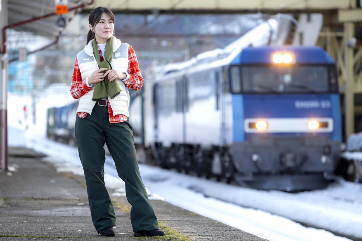 BondsSam's tweet image. 運転再開、13時間遅れで通過。
Model : Midori Saito