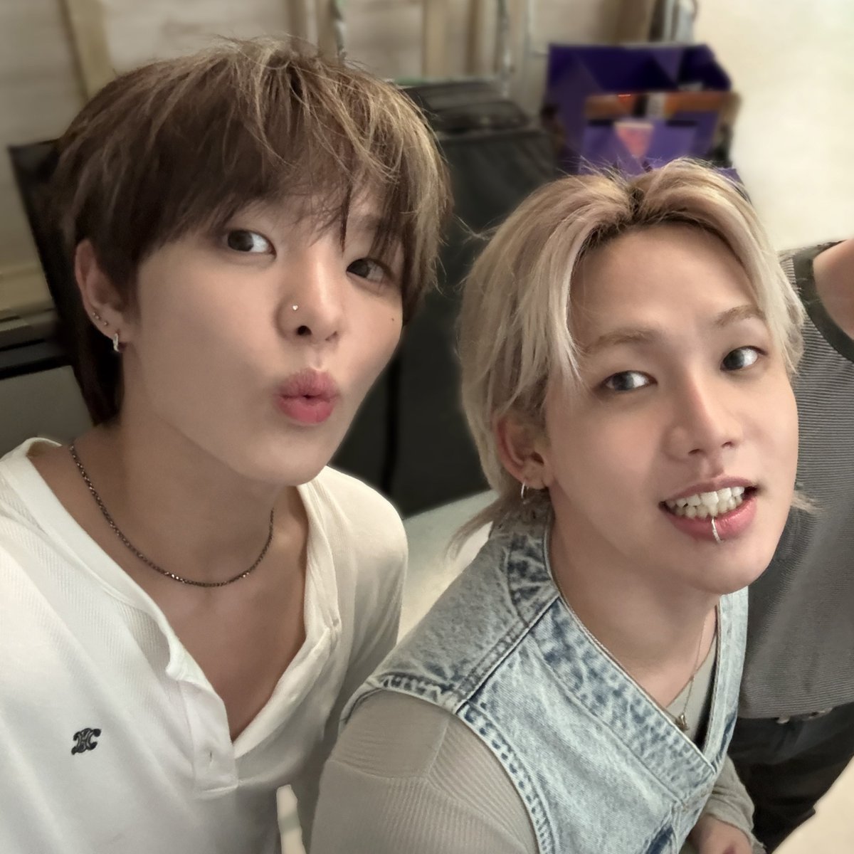 stillchs7's tweet photo. i miss my purple-red duo 🥹💜❤️ https://t.co/t81NMPhi1s