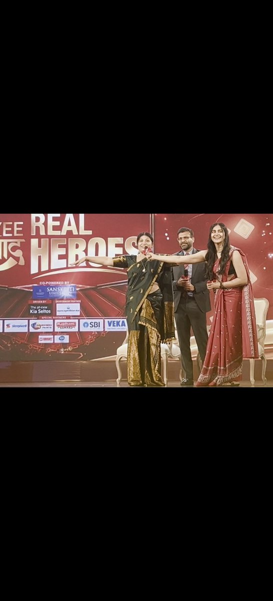 Thank you Zee Heros for the Breakthrough performer award and the audience for breaking records with all my performances 1920,The Kerala story, Sunflower 2, Commando, Bastar, Reeta Sanyal  jissey I can get awards (if I've missed any of your favourite names maafi )main yeh jaldi