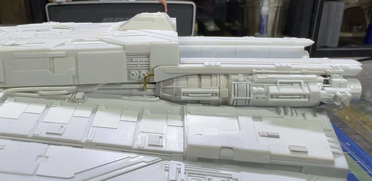 GillesV27t's tweet image. アソーカ版でかなり改良されたエンジン終わりました。反乱軍に所属している資金力か？ソロのファルコンに対しての対策か？ヘラもご満悦だったでしょう。ともあれノズルも大変な事になっているので作業進めます。
#144theghost #ghostphantomII #scratchbuild #StarWars