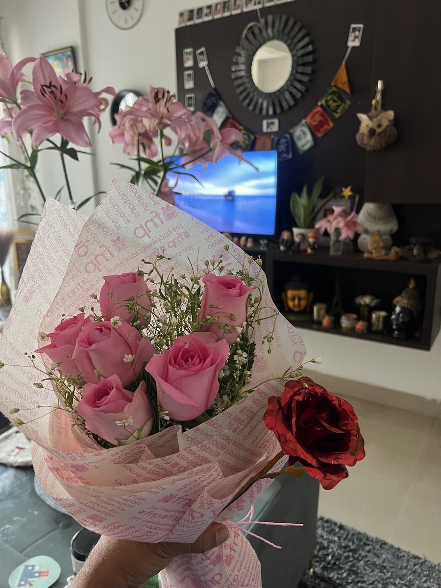 Desireman1691's tweet photo. And a Rose day of celebrating friendships.
Thankyou for this sweet gesture @GorSahil & #sums ๐ซถ๐ปโฅ๏ธ
#roseday https://t.co/vUlFVPQMSp