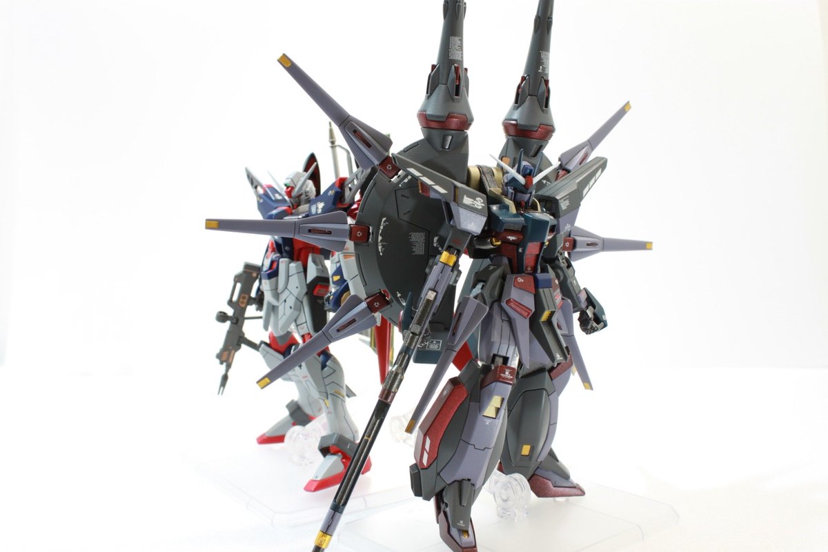 daruchannel's tweet photo. hgレジェンド完成！ノーマルデスティニー��ってないのでスペック2と並べました。
デスティニーのかっこよさも再認識。
レジェンドガンダム、エレガントです！
極寒に耐えて購入してほんとに
良かったです^_^
#ガンプラ好きと繋がりたい 
#ガンプラの画像を貼るとRTされると聞いて 
#ガンプラ https://t.co/xblQ8eR74K
