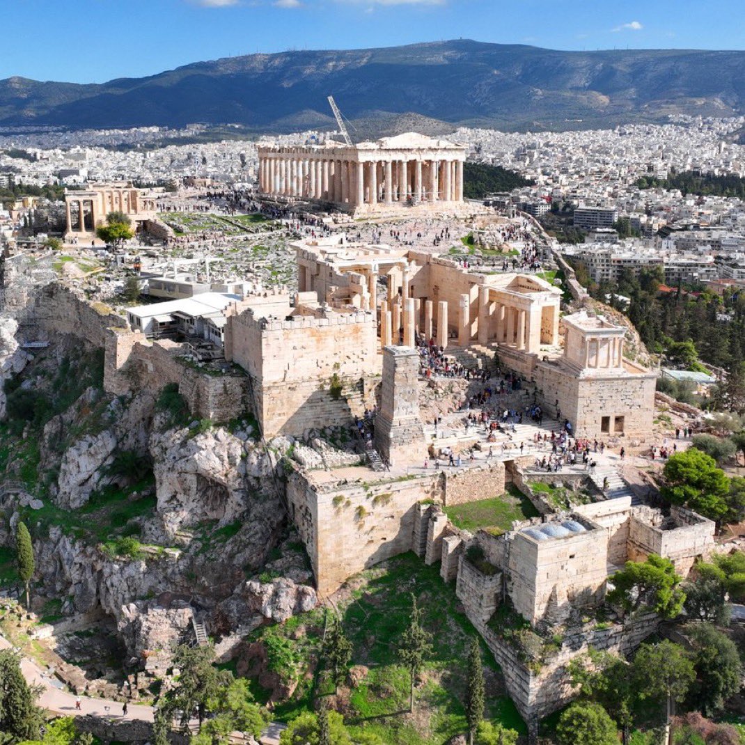 Greece has announced that it will close 60 mosques across the country and deport those who continue to illegally build Islamic religious spaces.

Greece is fighting against the Islamization of Europe.

Do you support it?

🇬🇷