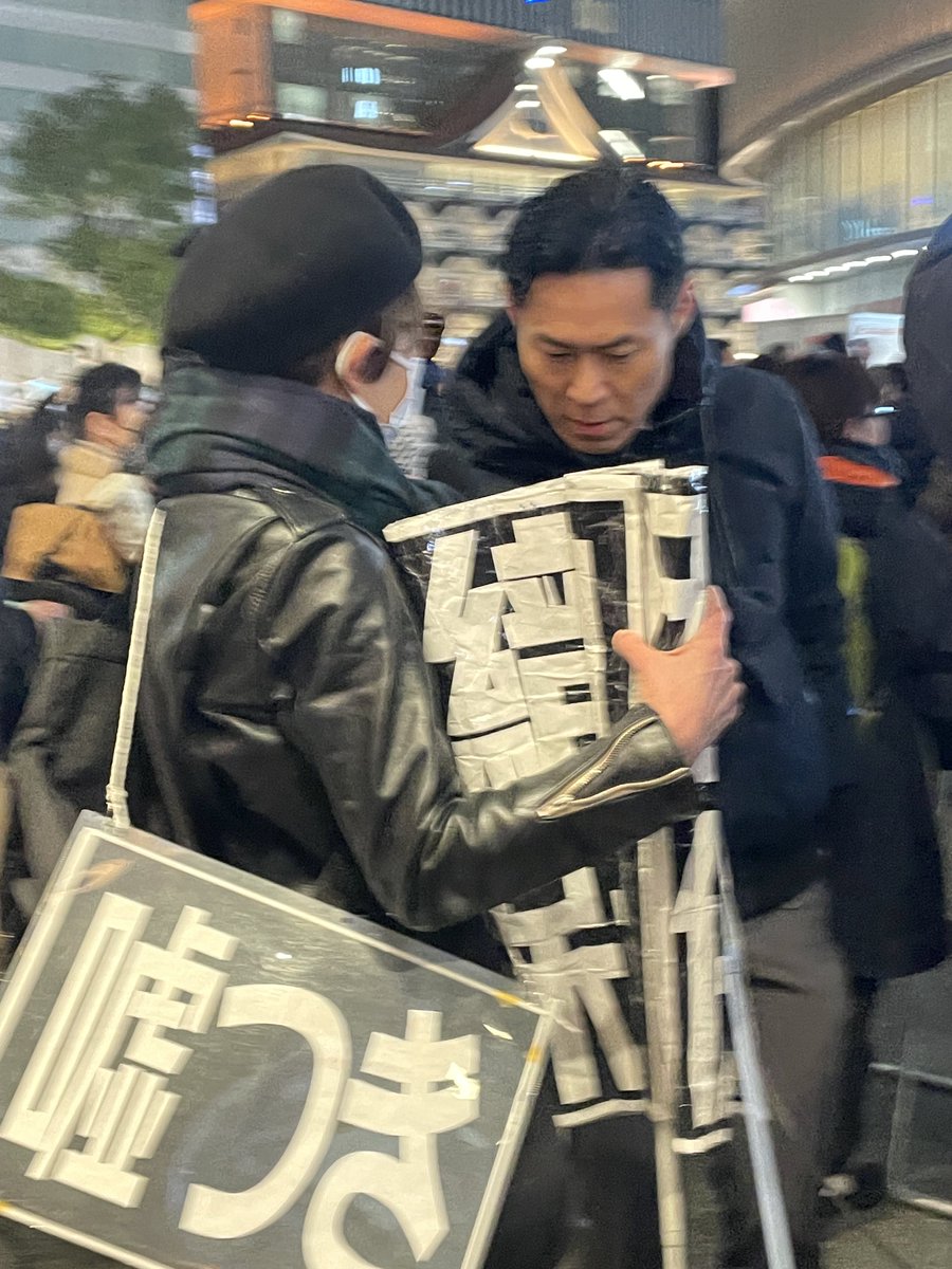 しばき隊の話に熱心に耳を傾ける関テレのメインキャスターw
めっちゃうなづいてるw