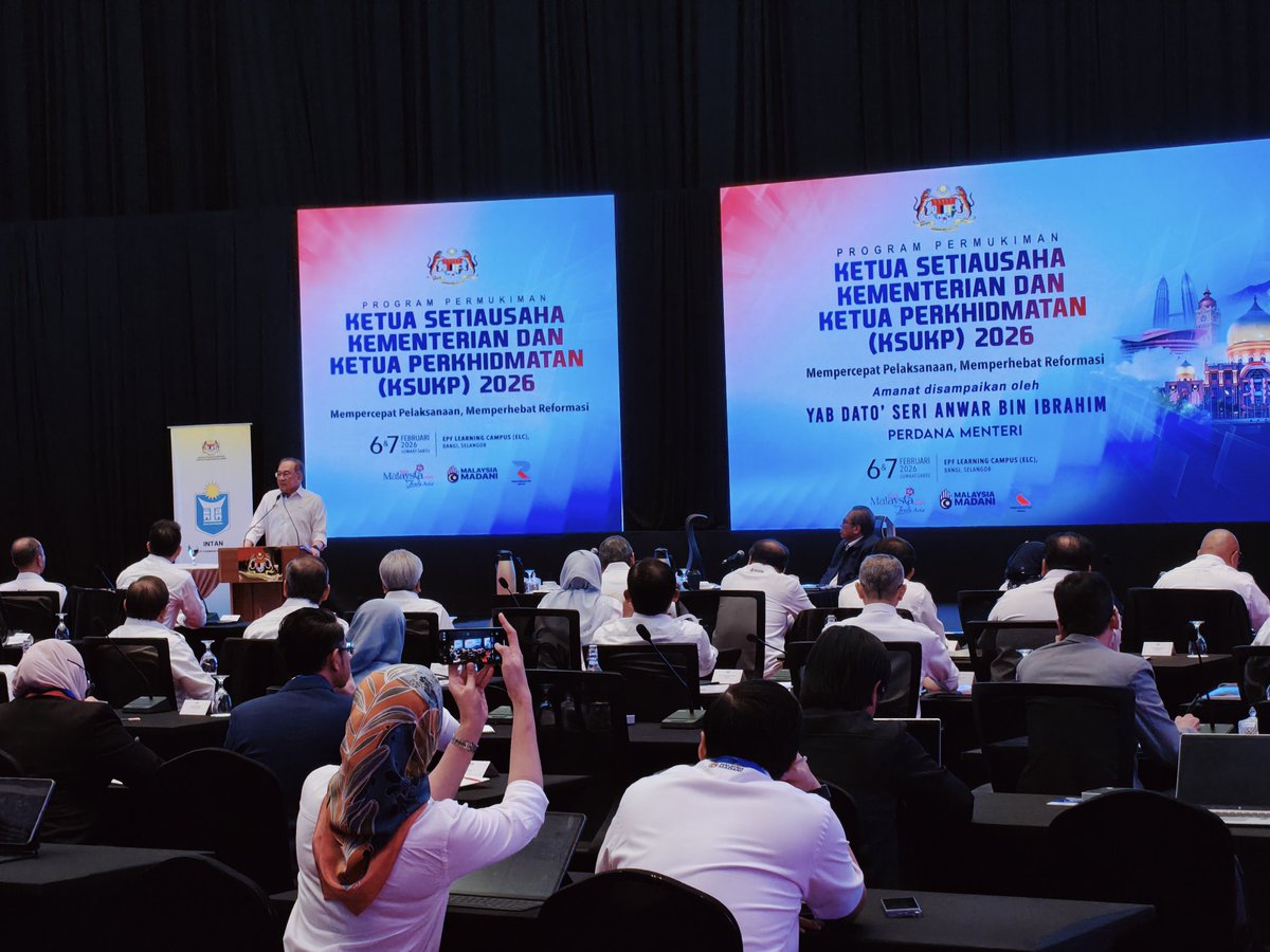 RoslanisE's tweet photo. 6 &amp; 7 FEB 2026 Pemukiman KSUKP 2026 - M'percepat Pelaksanaan M'perhebat Reformasi b'tempat di EPF LC Bangi. Program sebegini bersama YAB PM &amp; Tan Sri KSN sangat bermakna buat semua Ketua Kerajaan, bersemangat waja menghadapi isu global demi rakyat &amp; negara. #iamJKR #MADANIBekerja https://t.co/vBTwqSg80Y