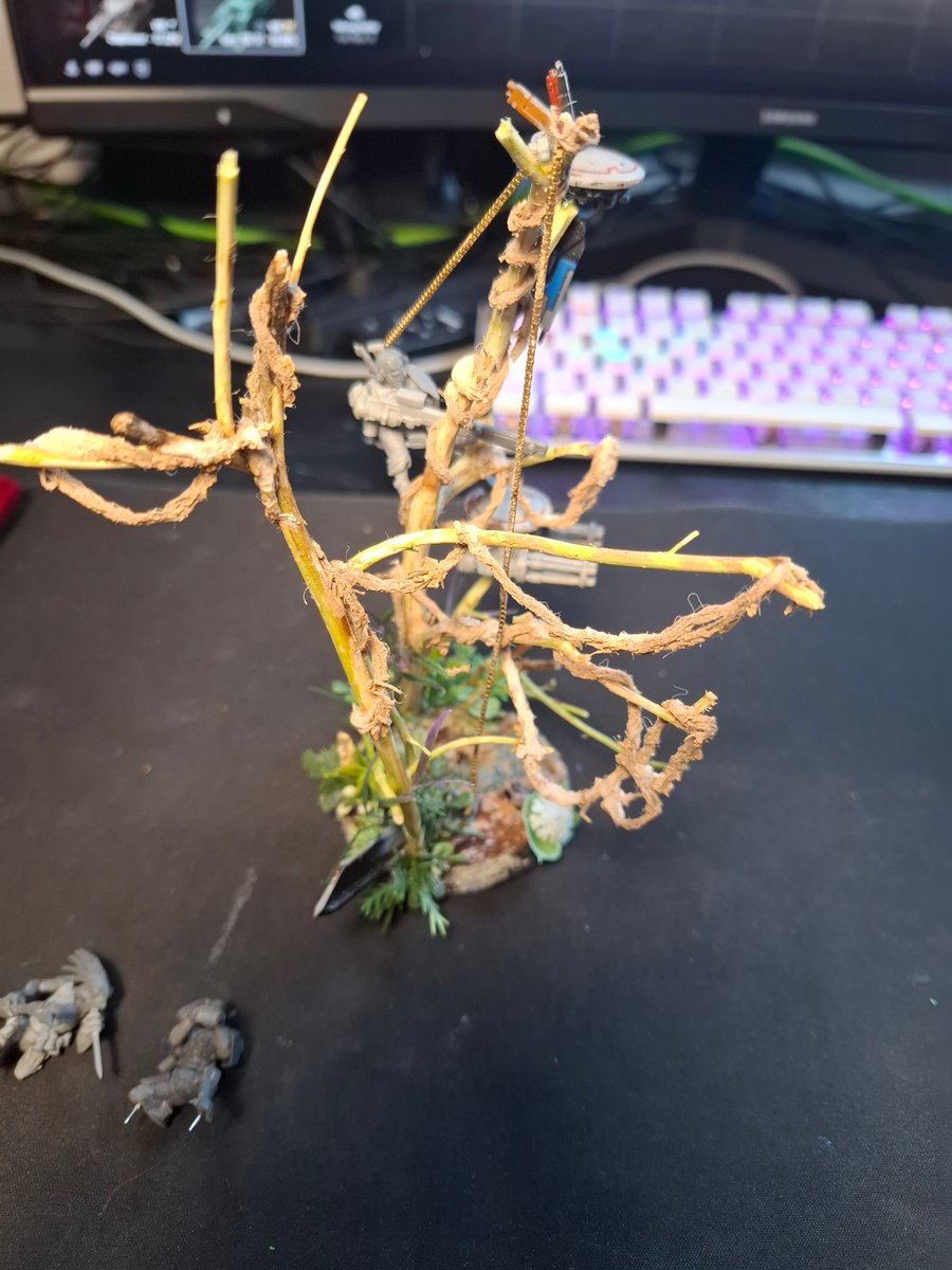 ze_graveyardz's tweet photo. Fangen wir wieder mit WH an . . . den Fehler hab ich vor 20 Jahren schonmal begangen >.>

"Kleines" Tau Sniper Diorama ? https://t.co/JA8WTcNy1n