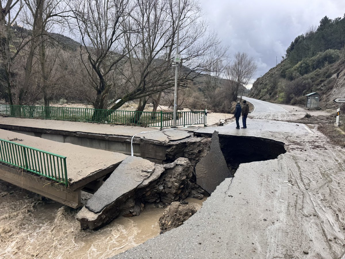 <a href="/UMEgob/">UME</a> Necesitamos un puente de emergencia en Aguas Blancas, estamos incomunicados desde hace 4 días