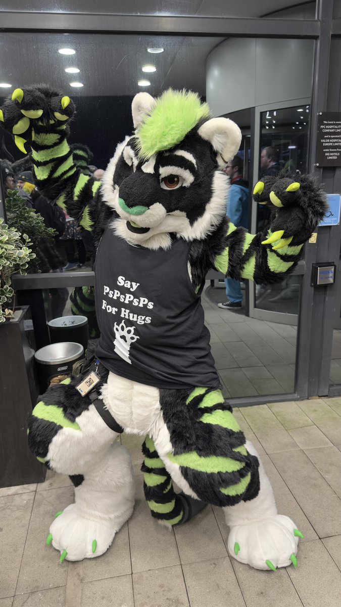 ✨Disty ✨ 🔜 Animalz November tweet media