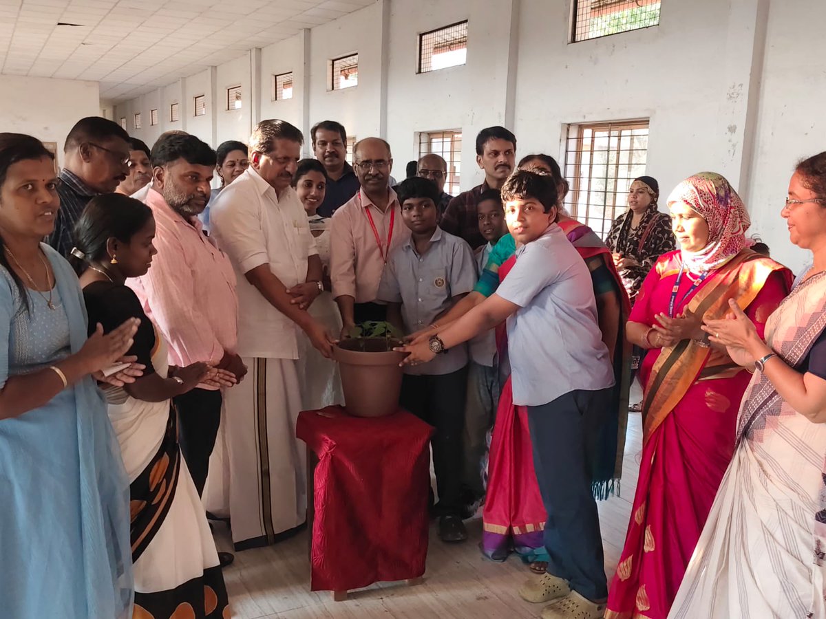 fact_kochi's tweet photo. 🌱 FACT CSR Initiative...

FACT, in association with VFPCK Kottayam, launched the School Agri Nutrition Garden Programme to promote nutrition awareness, food security and hands-on agricultural learning among students.
Sri. K B Jayaraj, CGM(Admin) represented FACT 
@fertmin_india https://t.co/c4s4D8zk2f