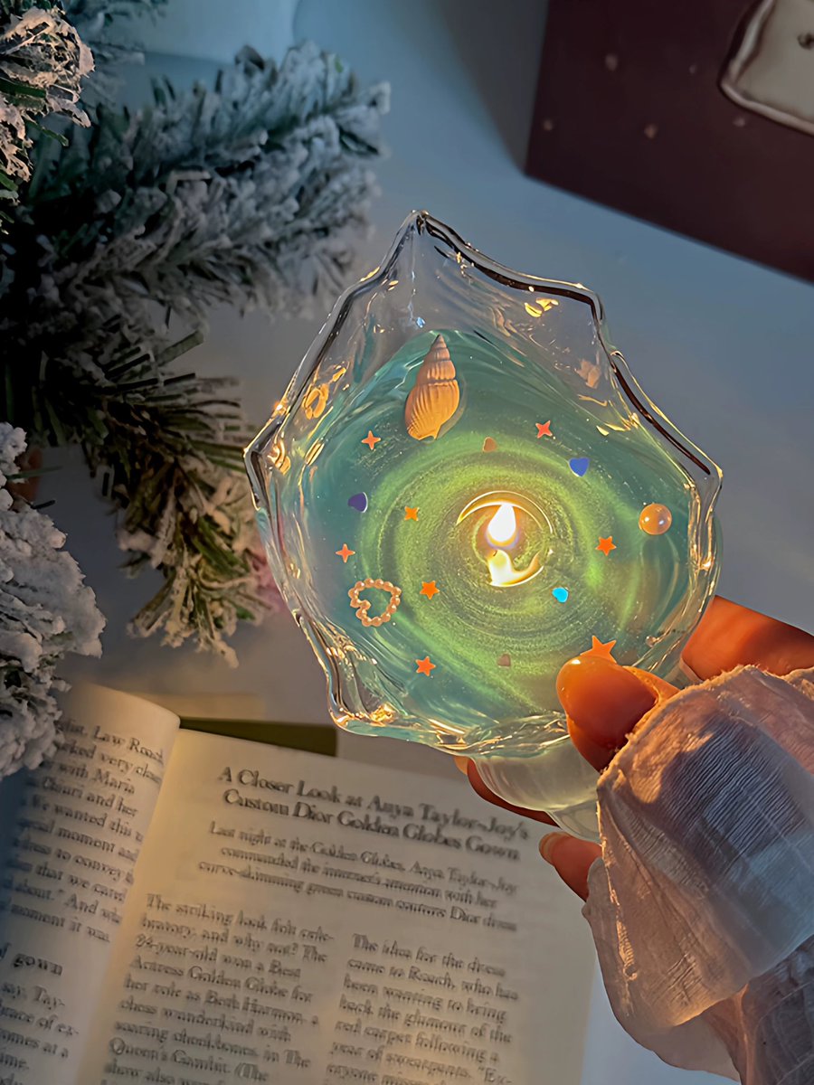 300moods's tweet image. seashell candle 🕯️🐚