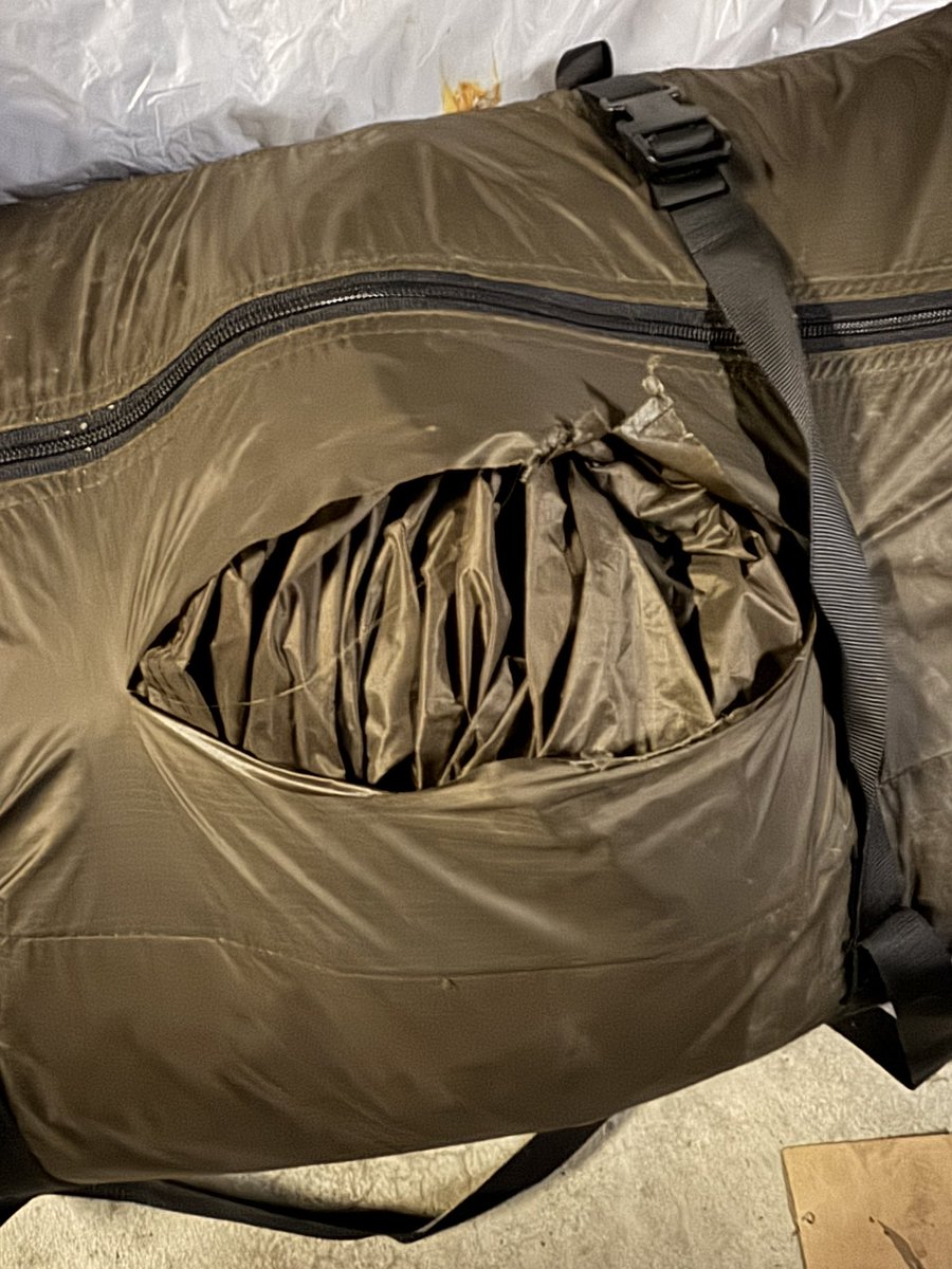 なんで！？袋破けてる😫これは新しいテント買えって事かい？