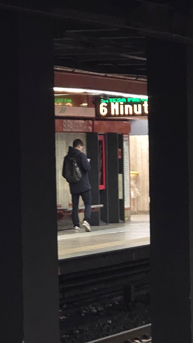 ariadnestella's tweet photo. #metroA #subaugusta e che dobbiamo dire? #atac https://t.co/kUCnVhrq9c