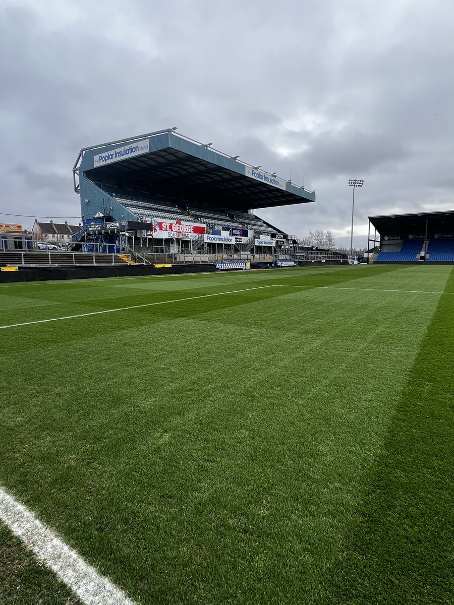 Perimeters dressed with 3 ton of sand yesterday. All set at The Mem, 3 of 3 for the week ⚽️. A weeks rest for the pitch 🙌🏼 🌱