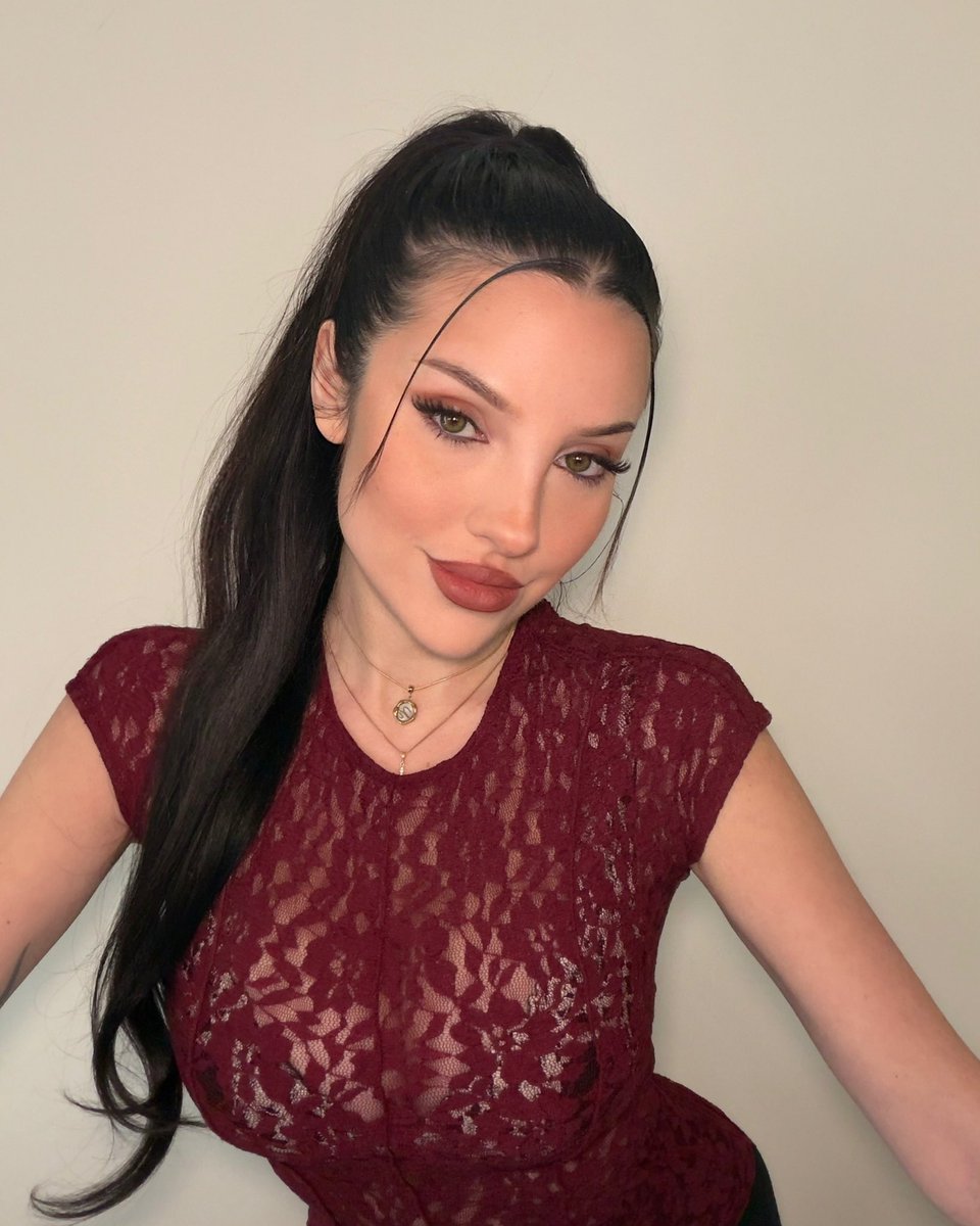 Announcement ✨ English streams are officially coming to this channel.
Follow to catch them: twitch.tv/nikoleta_lol
 🤍