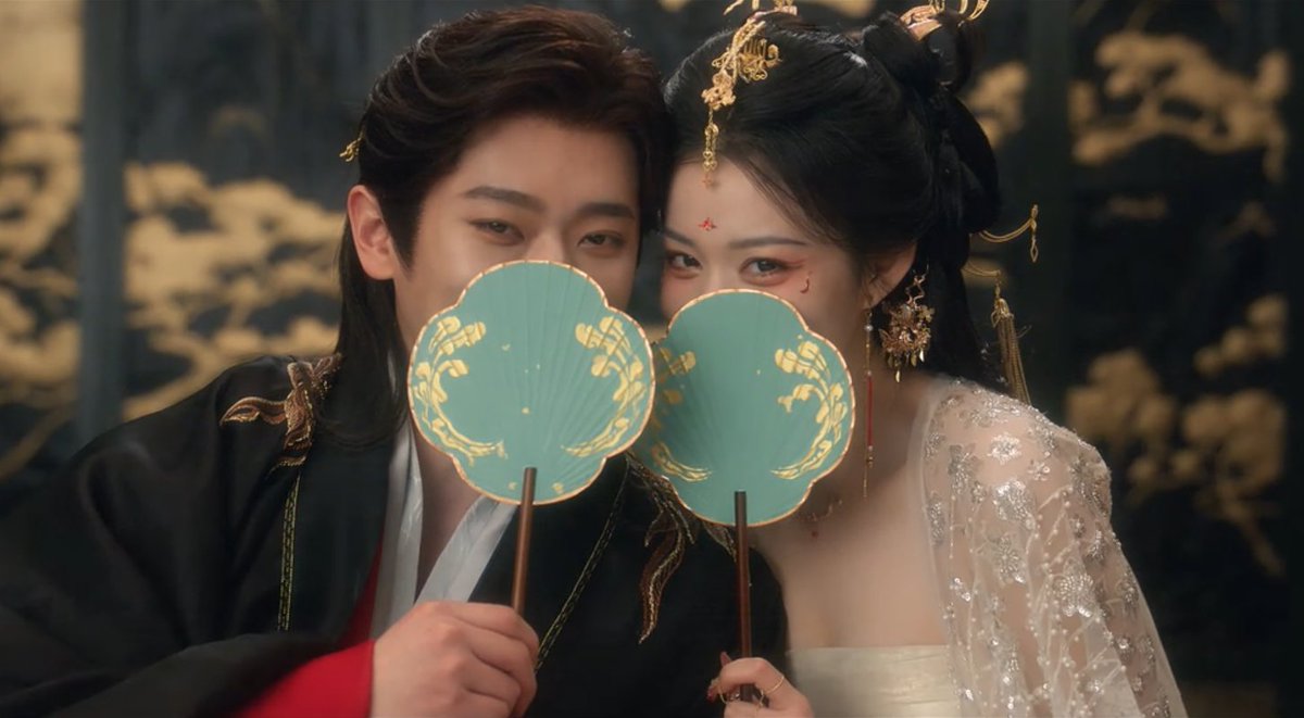shilitaohua22's tweet photo. #HowDareYou first impressions by a non-novel reader/non-donghua watcher:

- Humor/Comedy on POINT (you'll be WHEEZING 50 seconds in) 🤣
- Costumes/styling is breathtaking everything is EXQUISITE 
- Key players are immediately introduced
- The intrigue THICKENS 

I'm so invested! https://t.co/5Xrtja74TG