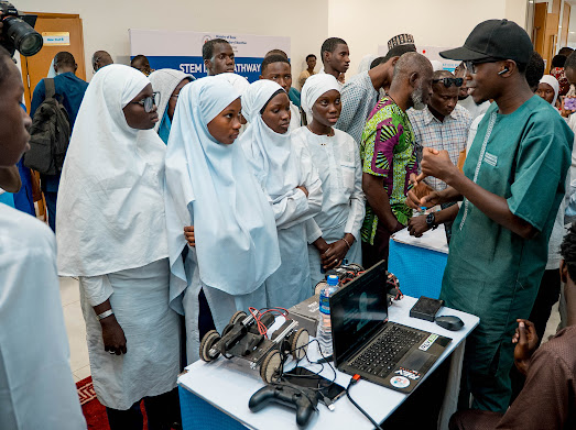 UNICEFGambia's tweet photo. The highlight of our Education Conference is Children taking the lead! 💡 💻 

​These young leaders spent Day 1 exhibiting tech solutions, from offline apps to #ChildRights animations. Today, they demand inclusive digital literacy from Government & private sector leaders.
​#ForEveryChild #STEM #QualityEducation

🙏 @MofaJapan_en