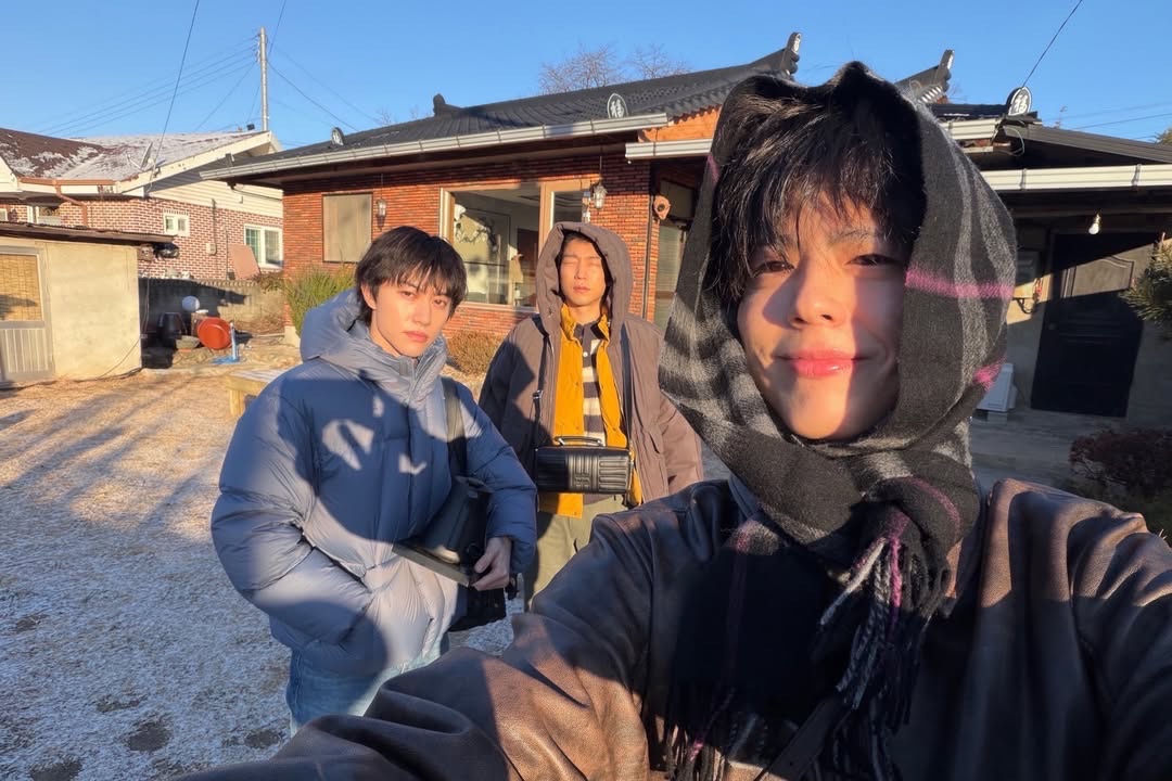 Bogumfrance's tweet photo. Bogum Magical Curl avec @bogummy @leesangyi_ @kwakdongyeon0 
Tous les vendredi 20h35 sur @tvn_joy 💖

Cr : @BOGUMMY 

#parkbogum #bogummy #waitforyouinparis🇨🇵 #bogummagic https://t.co/ikymkGi7yh