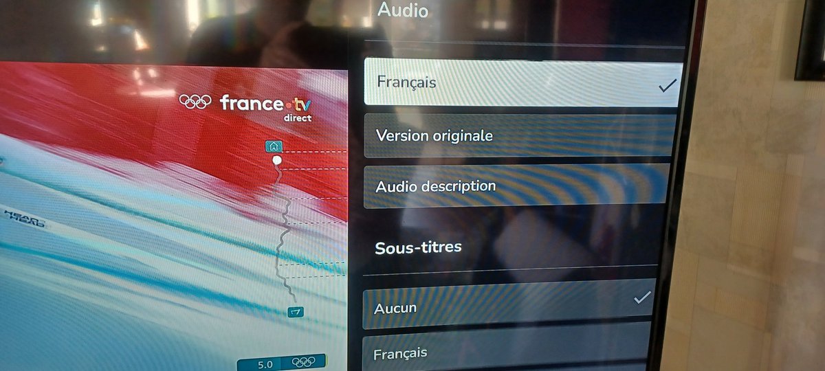 AddictGluten's tweet photo. OK.. OK debuggé, mais vous auriez pu les laisser sur la piste V.O. ...#FranceTV https://t.co/dtNajxpVHU