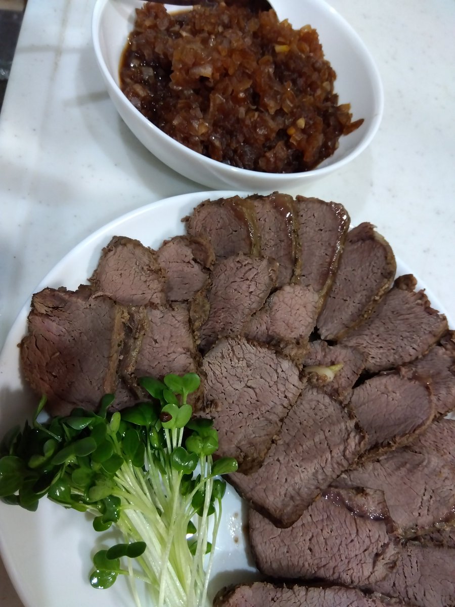 今日はローストベニソンにシャリアピンソースで
ちなみにローストポークも作りました
#乾杯
#晩酌