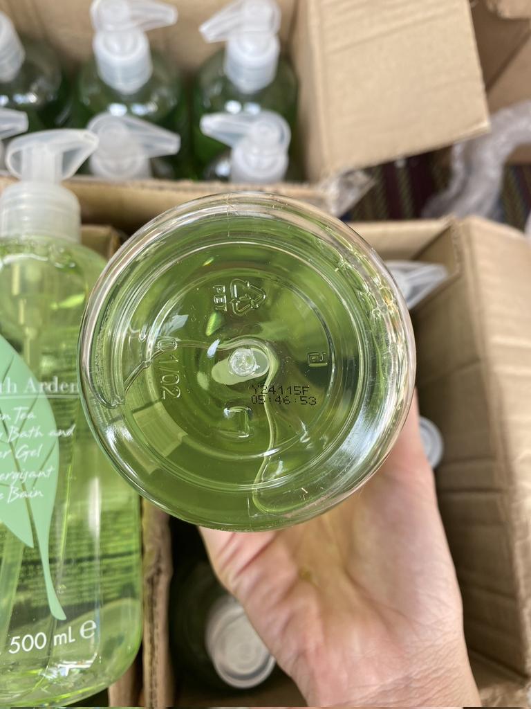 numjshop's tweet image. ✨🌿พร้อมส่ง ขวดละ 490 บาท #ElizabethArden Green Tea

🔸Refreshing Body Lotion 500ml : โลชั่นบำรุงผิว บำรุงผิวให้เนียนนุ่ม ชุ่มชื้น พร้อมมอบพลังสดชื่นให้กับคุณด้วยกลิ่นหอมอ่อนๆ

🔸Shower Gel 500ml เจลอาบน้ำ ช่วยชำระสิ่งสกปรก พร้อมมอบพลังสดชื่นให้กับคุณด้วยกลิ่นหอมอ่อนๆ

#นัมสต็อค