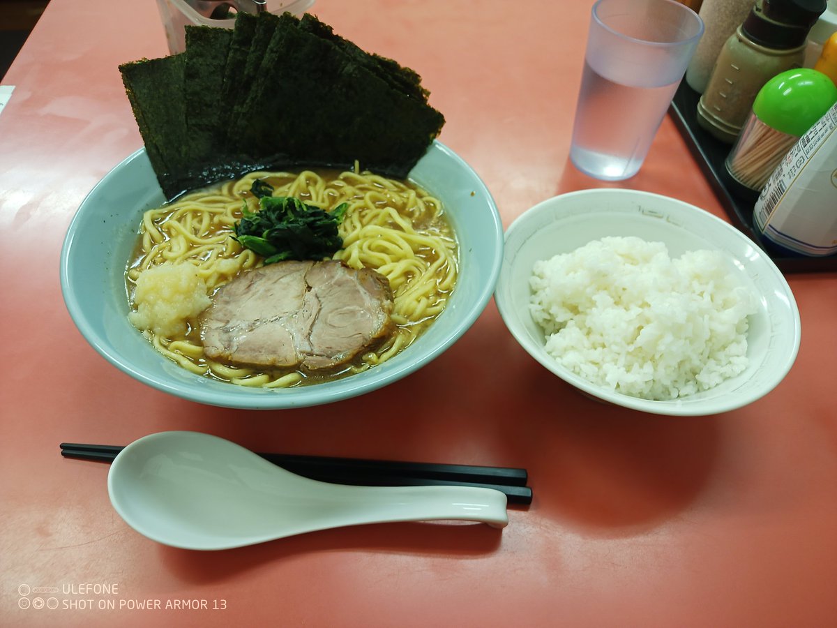 空に光る南十字星
闇に迷う二人を輝らし出すよ
眠り覚ます 君の口づけが
魂までそそいだ

たとえ命を失くしても
守りたいものがあるから
行く手を阻む嵐にも
立ち向かってゆけると誓う
幾千の時を越えて
めぐり逢ったふたつの瞳に
ひとすじの希望の光を見つけたよ