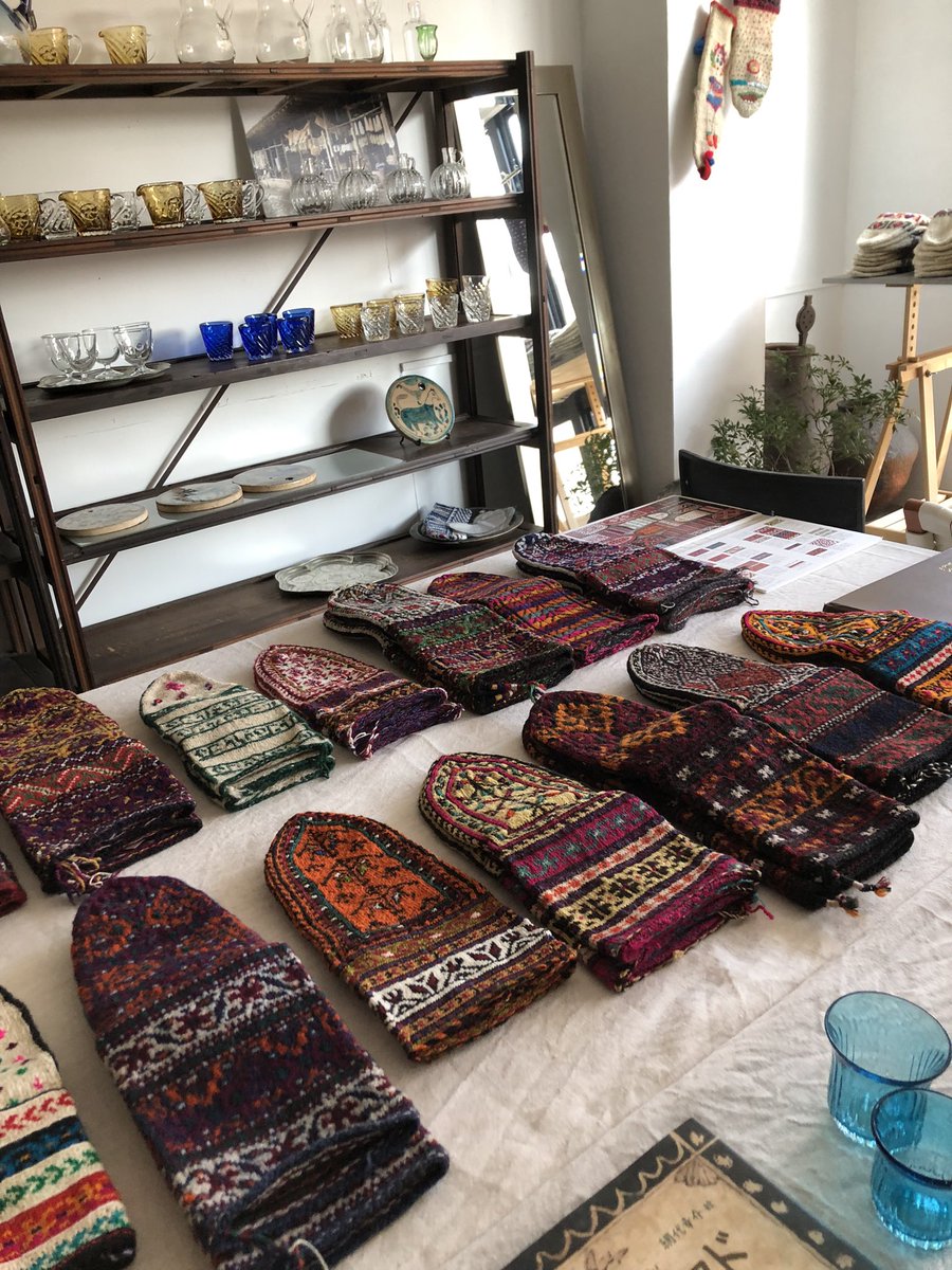 初日ありがとうございました😊
明日も11時オープンですが、お話会があるため、13時半から15時までクローズします。お気をつけください🙇‍♀️
(お話会のご予約は締め切っております)
<a href="/okkoyokko/">OKKO YOKKO</a>