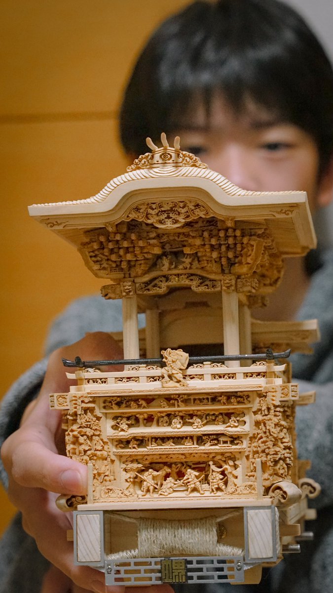 息子(12)　<a href="/orihirodo_atsu/">あっつん。@織広堂［岸和田型ミニだんじり製作］</a> 製作の堺町モデルが完成しました👏

4Kで撮ったので拡大して見てやってください❗️