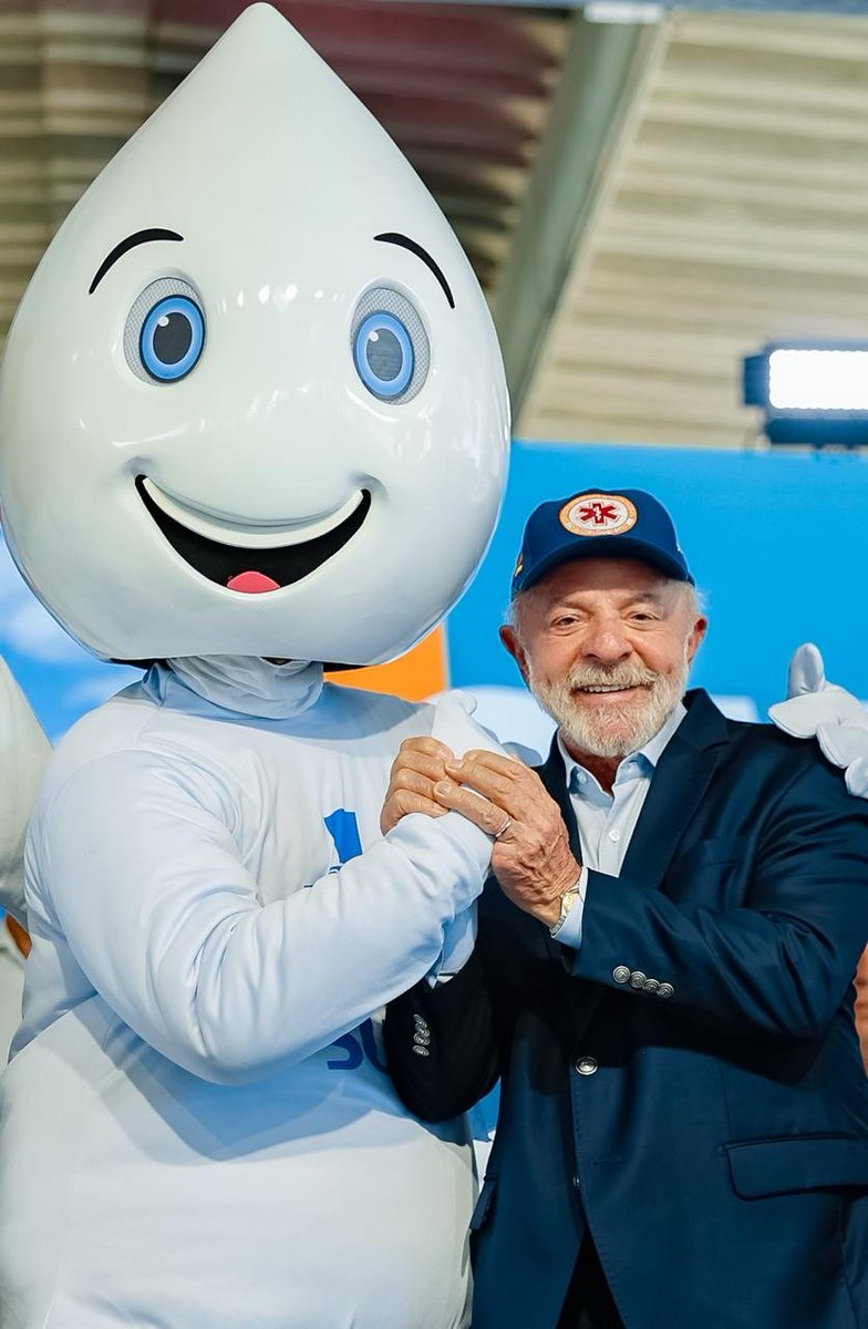 Passando com meu amigo Zé Gotinha para desejar a todos os brasileiros e brasileiras um bom dia, e um ótimo final de semana ❤️✨

📸 <a href="/ricardostuckert/">Ricardo Stuckert</a>