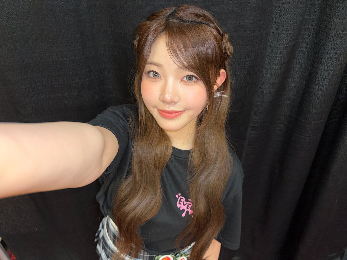 ohyoona_unis's tweet image. 오윤아 위버스 디엠💖✨

안녕~~
오늘 정말 잘했어!!!!! 😁

#UNIS #유니스 #YOONA 
#오윤아 #オユナ