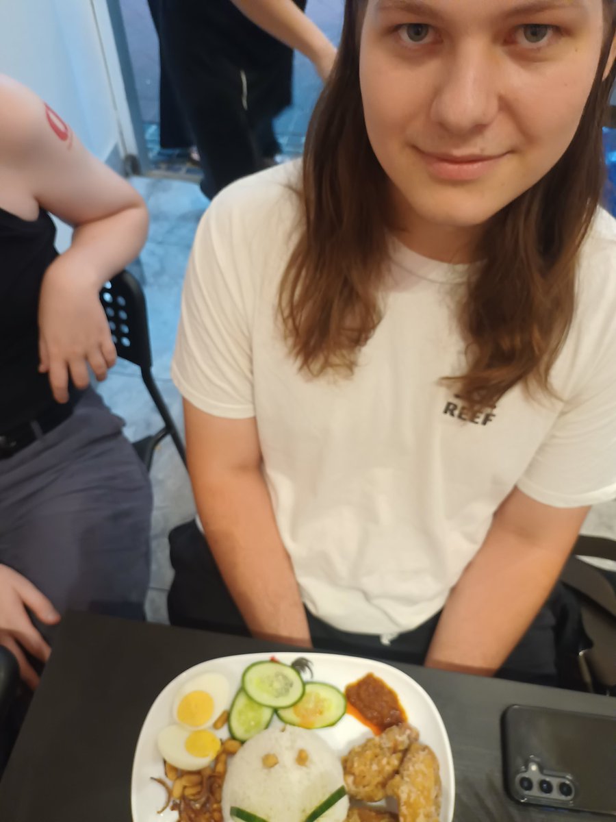 ElsieBird tweet media