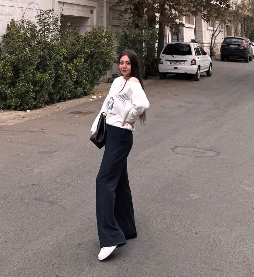 Hemadnazari's tweet image. #لیدا_جعفرنیا  بازداشت شده و در  زندان عادل‌آباد به سر میبرد.
صدای لیدا باشیم.
 #IranMassacre