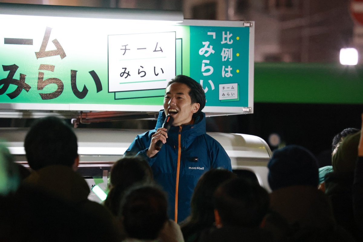Btaros's tweet photo. 先ほど笹島交差点にてマイク納めをさせていただきました！
寒い中お越しいただいた皆さま、ライブ配信をご覧いただいた皆さま、たくさんの暖かい声援や応援のチャットをありがとうございました！

明日2/8(日)は投票日です。
あなたの一票で、一緒に未来を変えましょう。

#チームみらい #比例はみらい