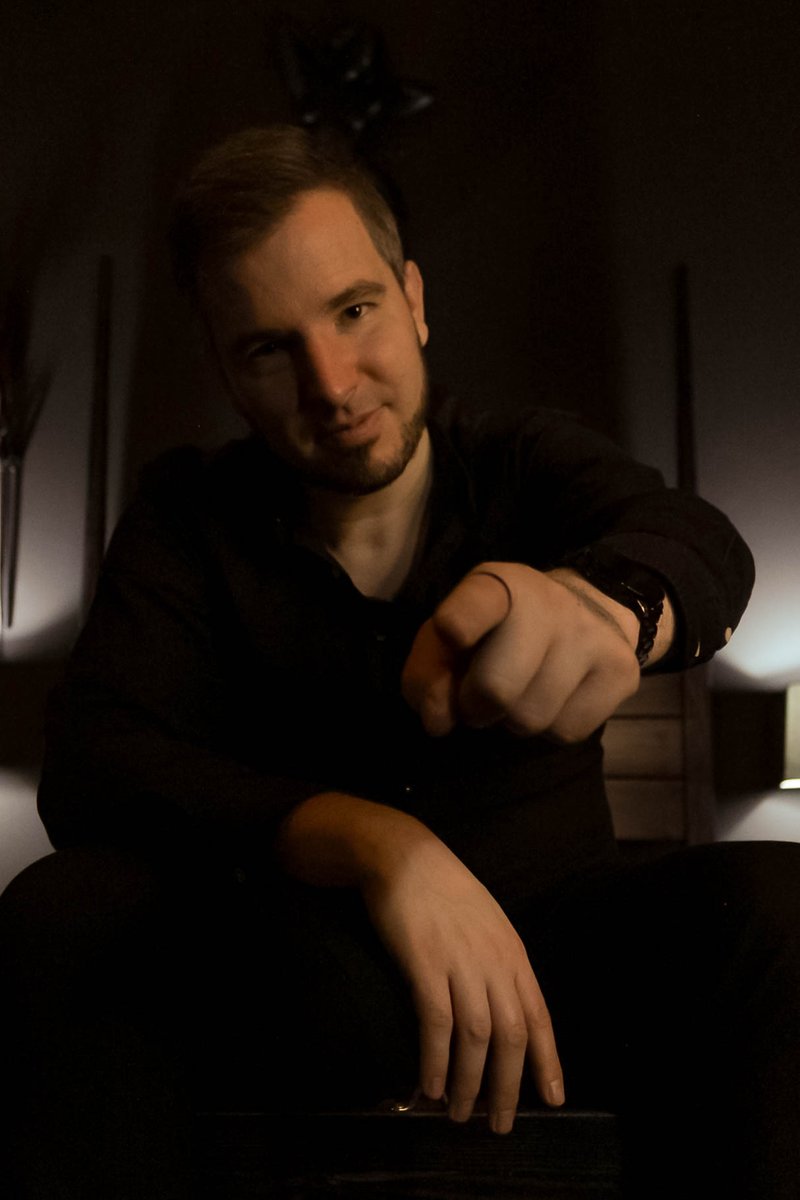 Ein weiteres Bild aus dem Fotoshooting das ich im Januar im <a href="/StudioAtrium6/">Atrium</a> hatte.

Die Frage ist dabei nicht, was mache ich in dem Moment als das Foto gemacht wurde.
Die Frage ist, was passiert als nächstes, wenn du genau das siehst während du vor mir kniest?